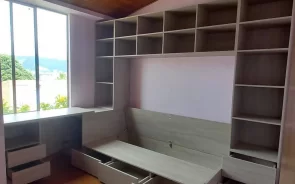 Camabaúl sencilla integrada escritorio y biblioteca