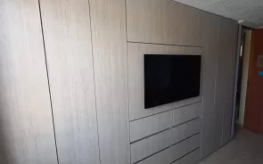 Closet pared completa de 6 puertas y soporte para tv
