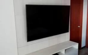Mueble para Tv con cajones de sistema de riel